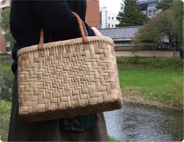 胡桃（くるみ）かご／弘前のみかみ工芸店で購入の中古品（難あり） 胡桃匠店 | 道の駅 もりおか渋民 たみっと